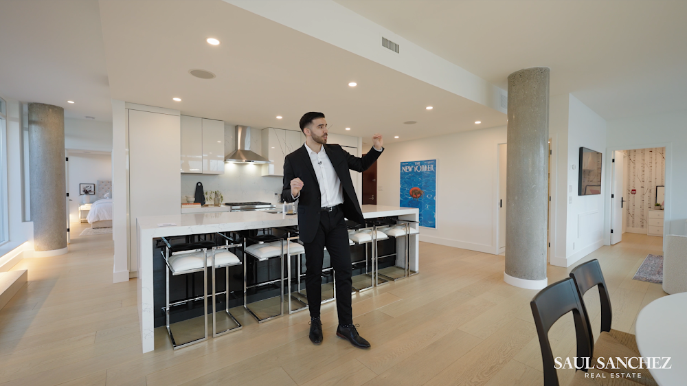 Saul Sanchez - Toronto Luxury Real Estate Agent - Yorkville Office